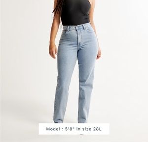 Abercrombie Curve Love Ultra High Rise 90s Straight Jeans, light